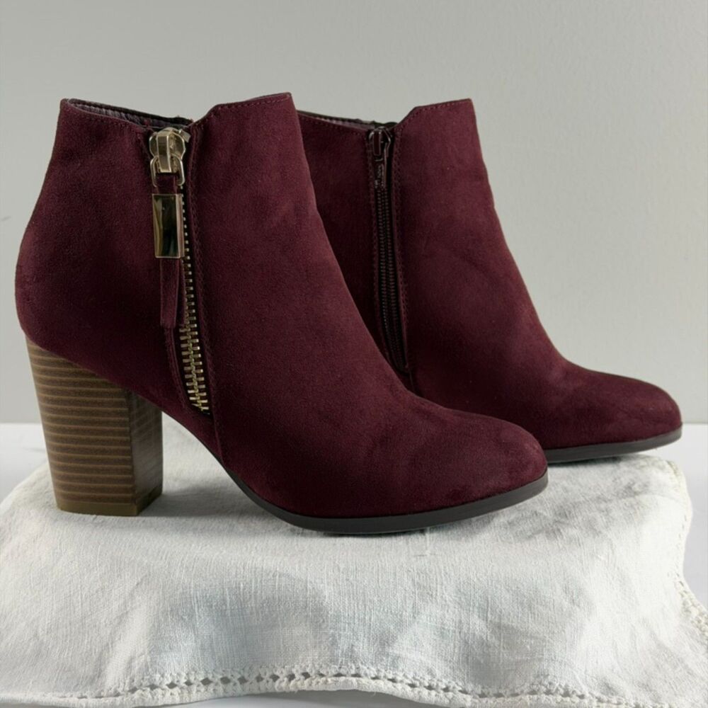 APT. 9 Burgundy Faux Suede Block Heel Ankle Booties Gold Zipper Wine Boho Size 7